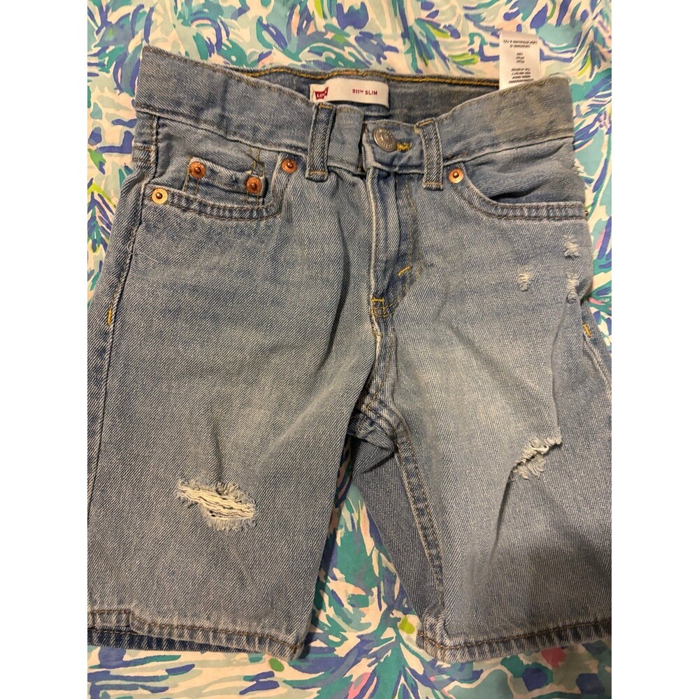 Kids size 5 Levi’s distressed denim shorts